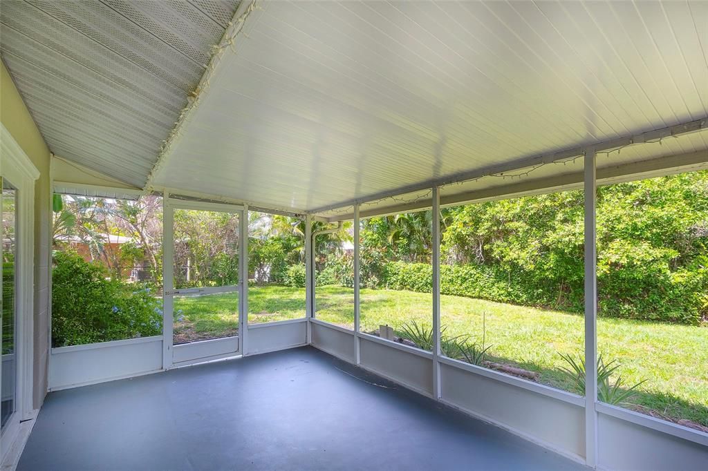 For Sale: $369,000 (3 beds, 2 baths, 1572 Square Feet)