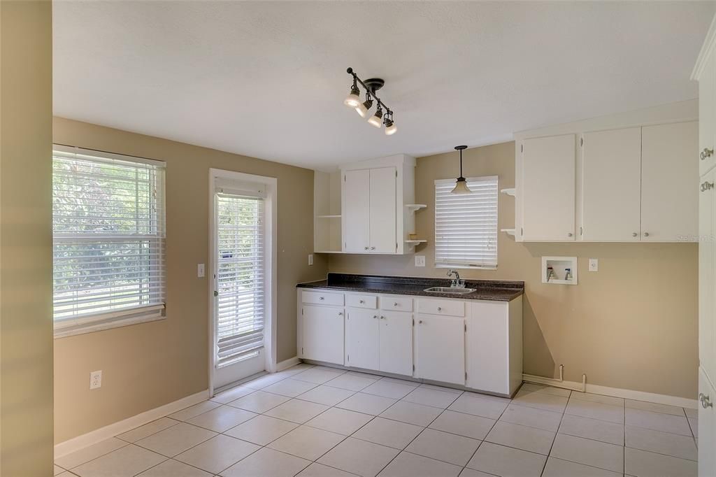 For Sale: $369,000 (3 beds, 2 baths, 1572 Square Feet)