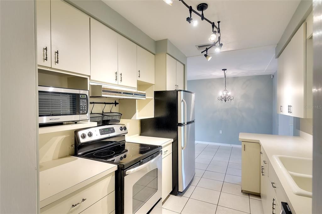 For Sale: $369,000 (3 beds, 2 baths, 1572 Square Feet)