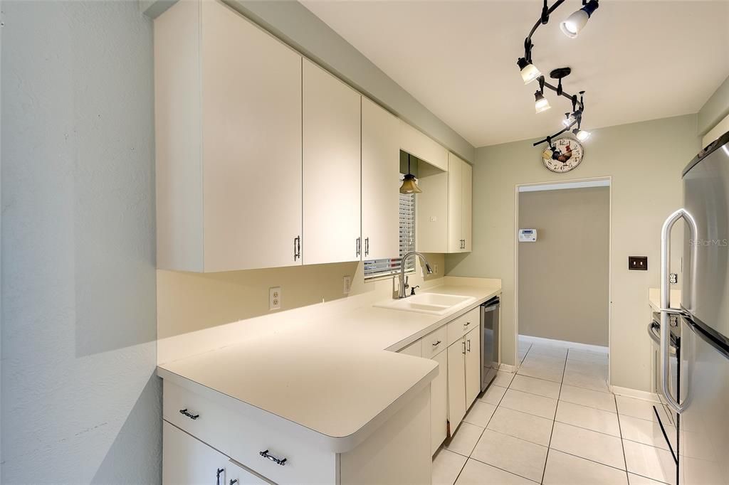 For Sale: $369,000 (3 beds, 2 baths, 1572 Square Feet)