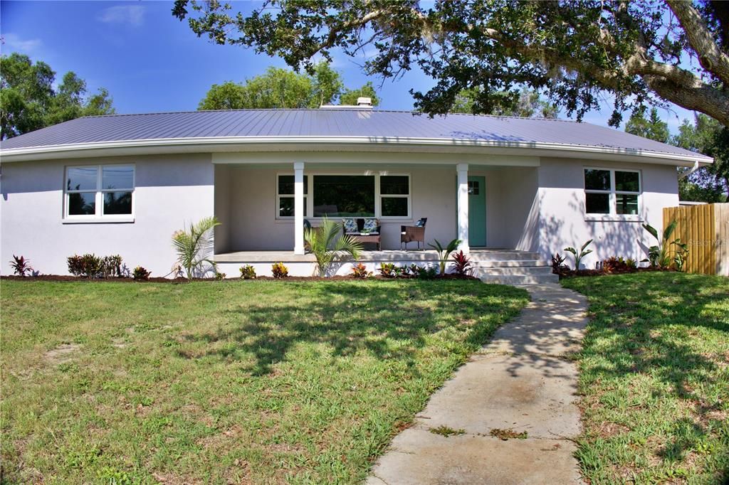 Под контрактом: $825,000 (4 спален, 3 ванн, 2812 Квадратных фут)