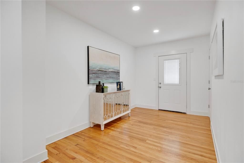 Под контрактом: $825,000 (4 спален, 3 ванн, 2812 Квадратных фут)