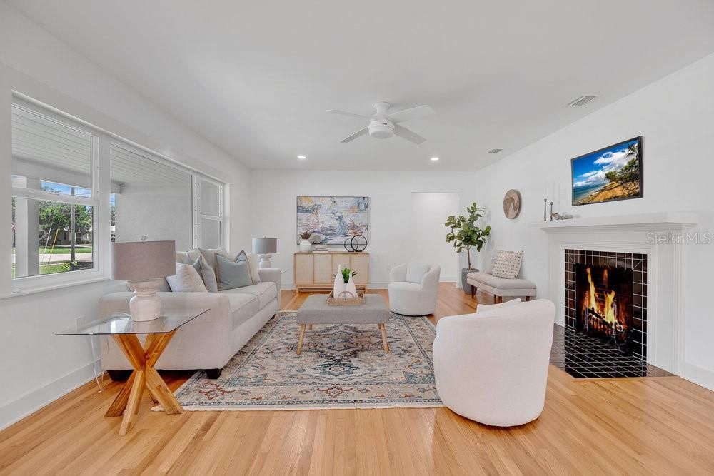 Под контрактом: $825,000 (4 спален, 3 ванн, 2812 Квадратных фут)