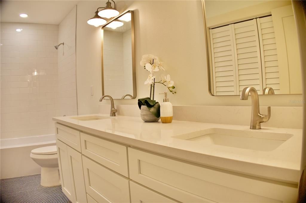 Под контрактом: $825,000 (4 спален, 3 ванн, 2812 Квадратных фут)