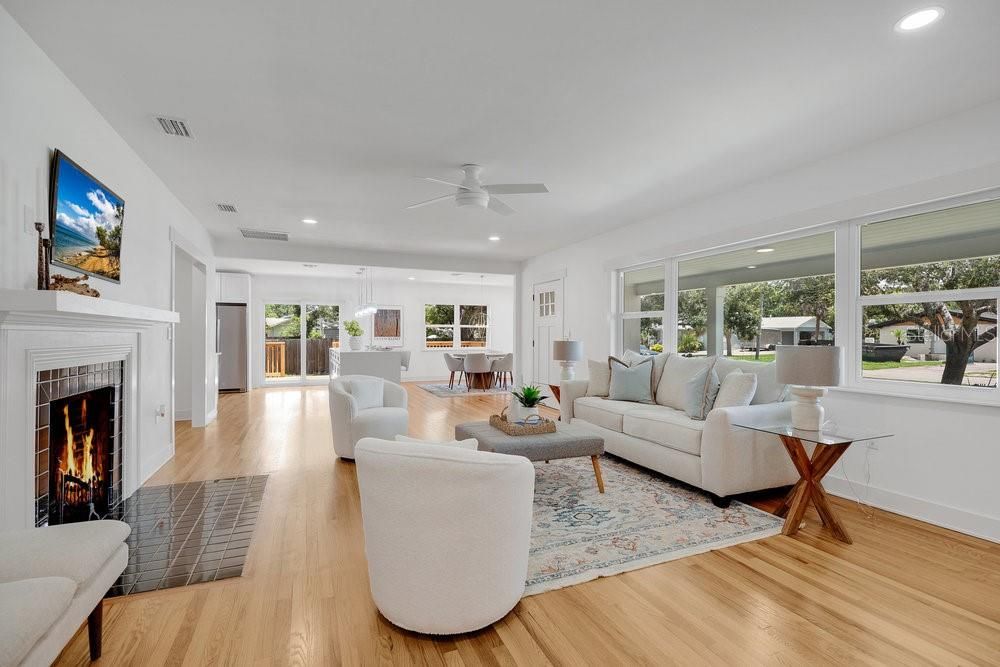 Под контрактом: $825,000 (4 спален, 3 ванн, 2812 Квадратных фут)