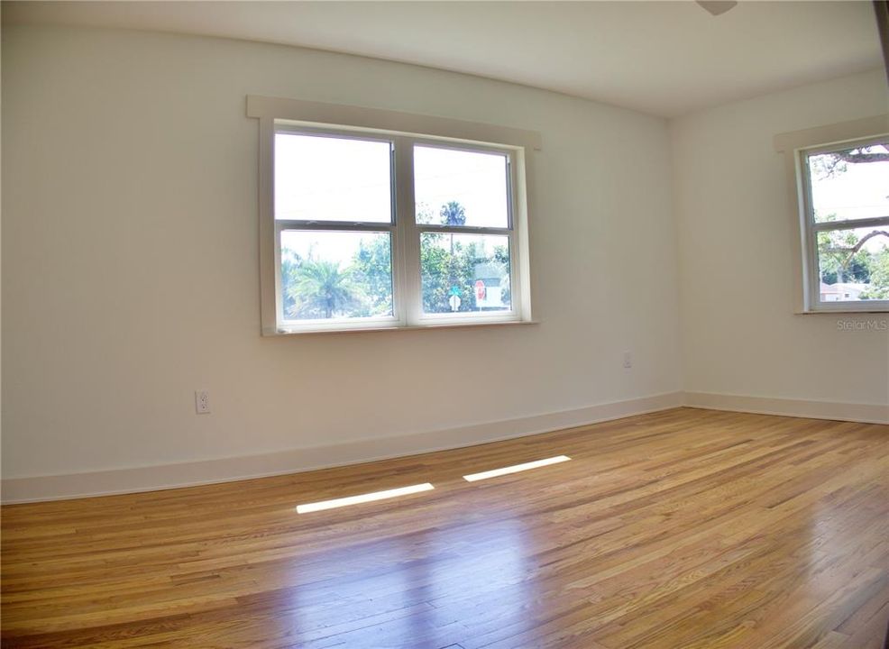 Под контрактом: $825,000 (4 спален, 3 ванн, 2812 Квадратных фут)