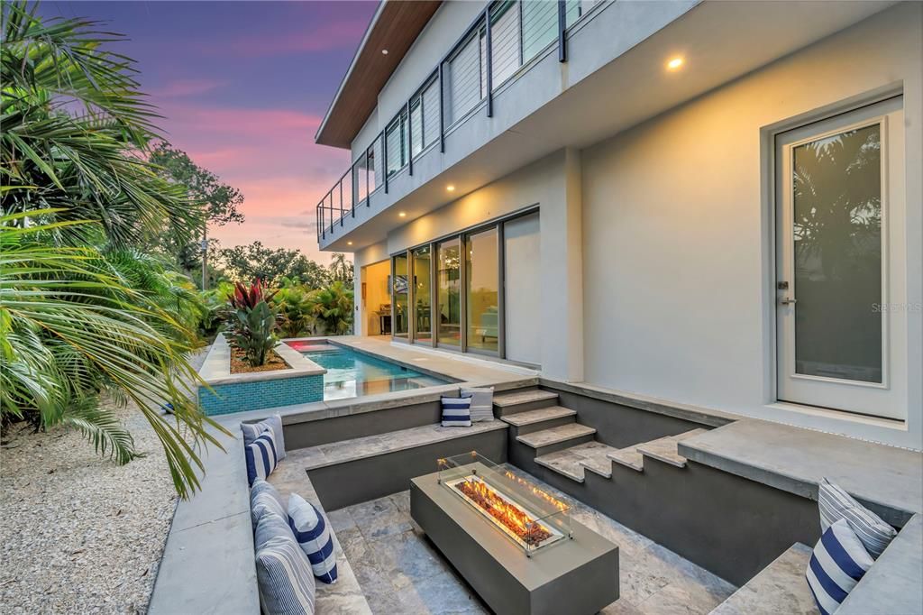 For Sale: $2,500,000 (6 beds, 6 baths, 3765 Square Feet)