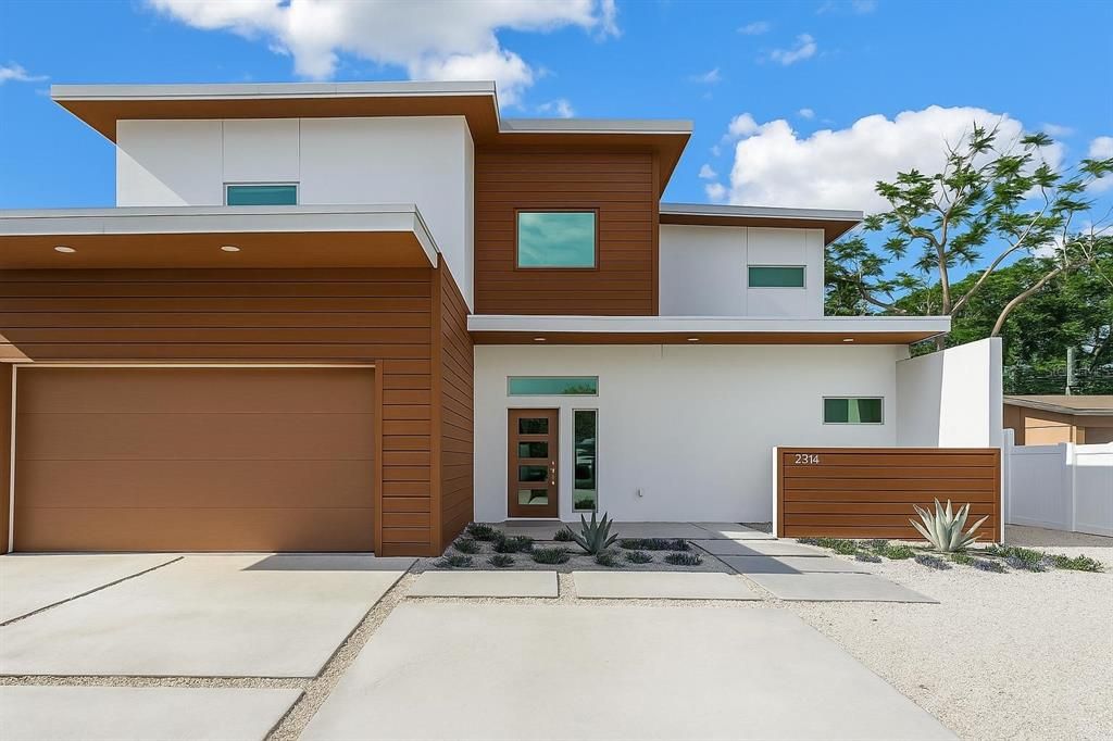 For Sale: $2,500,000 (6 beds, 6 baths, 3765 Square Feet)