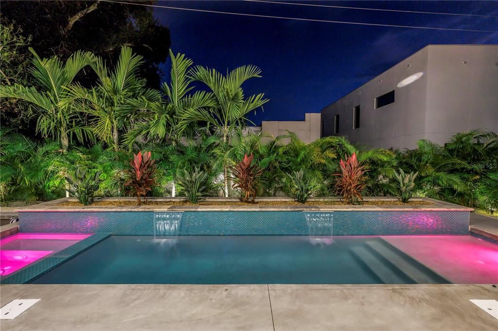 For Sale: $2,500,000 (6 beds, 6 baths, 3765 Square Feet)