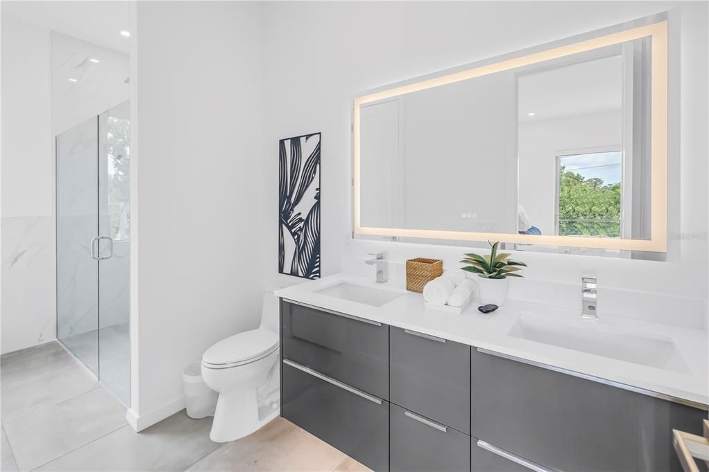 For Sale: $2,500,000 (6 beds, 6 baths, 3765 Square Feet)