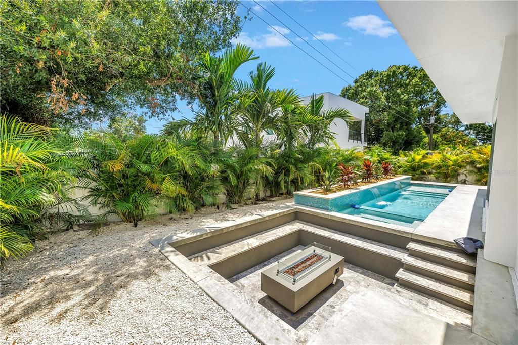 For Sale: $2,500,000 (6 beds, 6 baths, 3765 Square Feet)