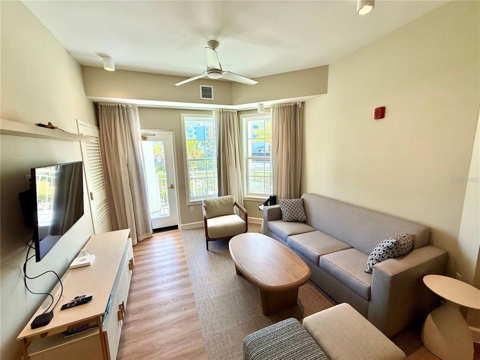 For Rent: $2,500 (2 beds, 2 baths, 1267 Square Feet)