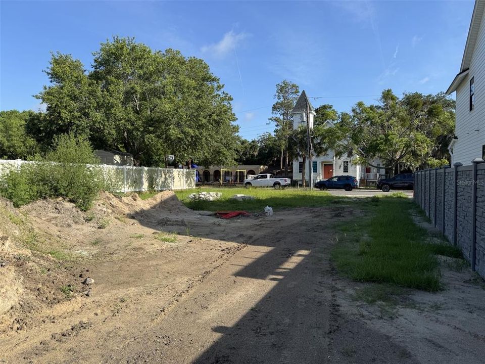 待售: $499,000 (0.15 acres)