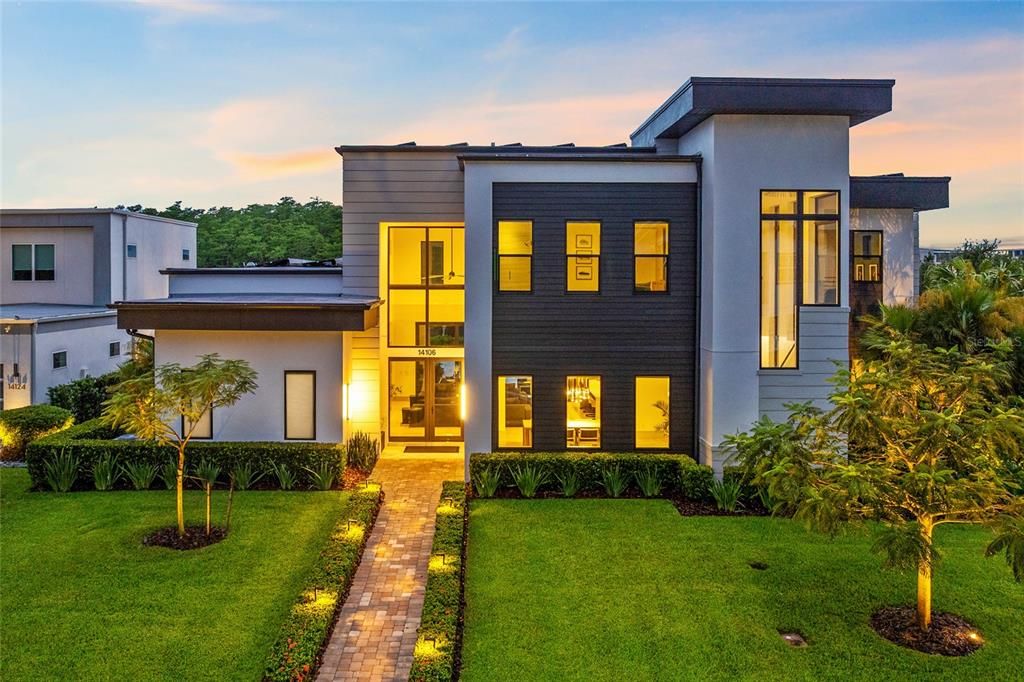 Recently Sold: $2,200,000 (5 beds, 4 baths, 4483 Square Feet)