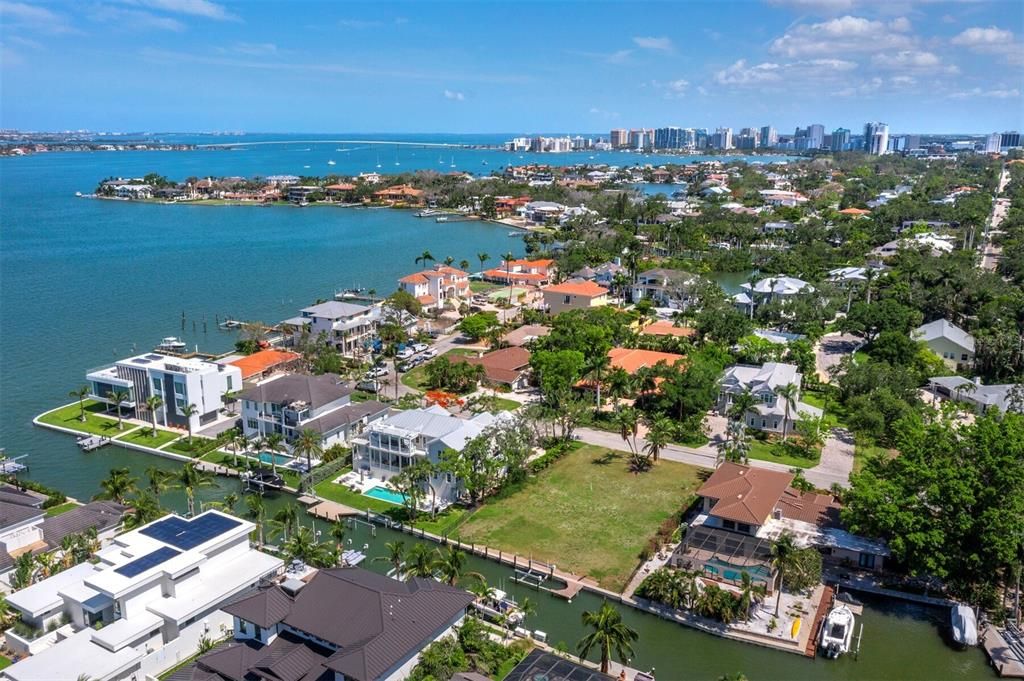 En Venta: $2,699,000 (0.32 acres)