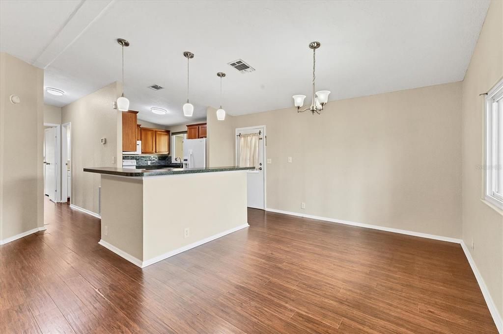 Activo con contrato: $165,900 (2 camas, 2 baños, 1000 Pies cuadrados)