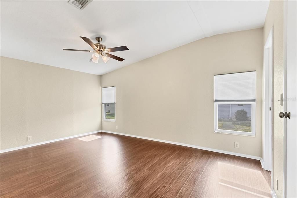 Activo con contrato: $165,900 (2 camas, 2 baños, 1000 Pies cuadrados)