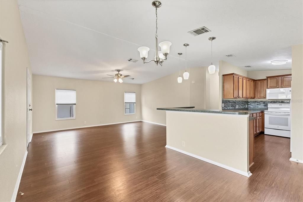 Activo con contrato: $165,900 (2 camas, 2 baños, 1000 Pies cuadrados)