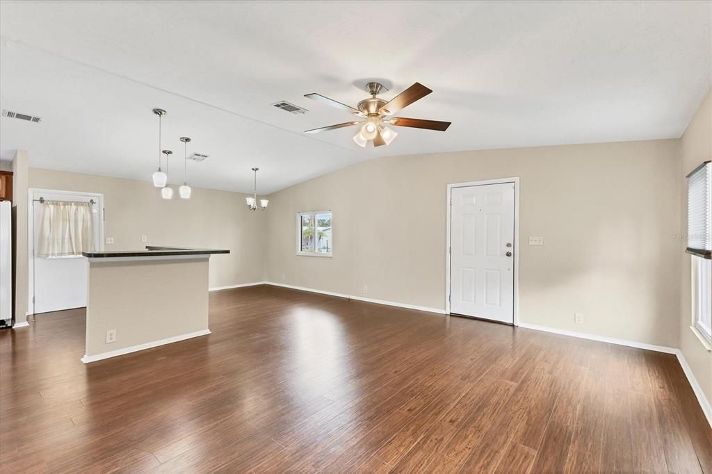 Activo con contrato: $165,900 (2 camas, 2 baños, 1000 Pies cuadrados)