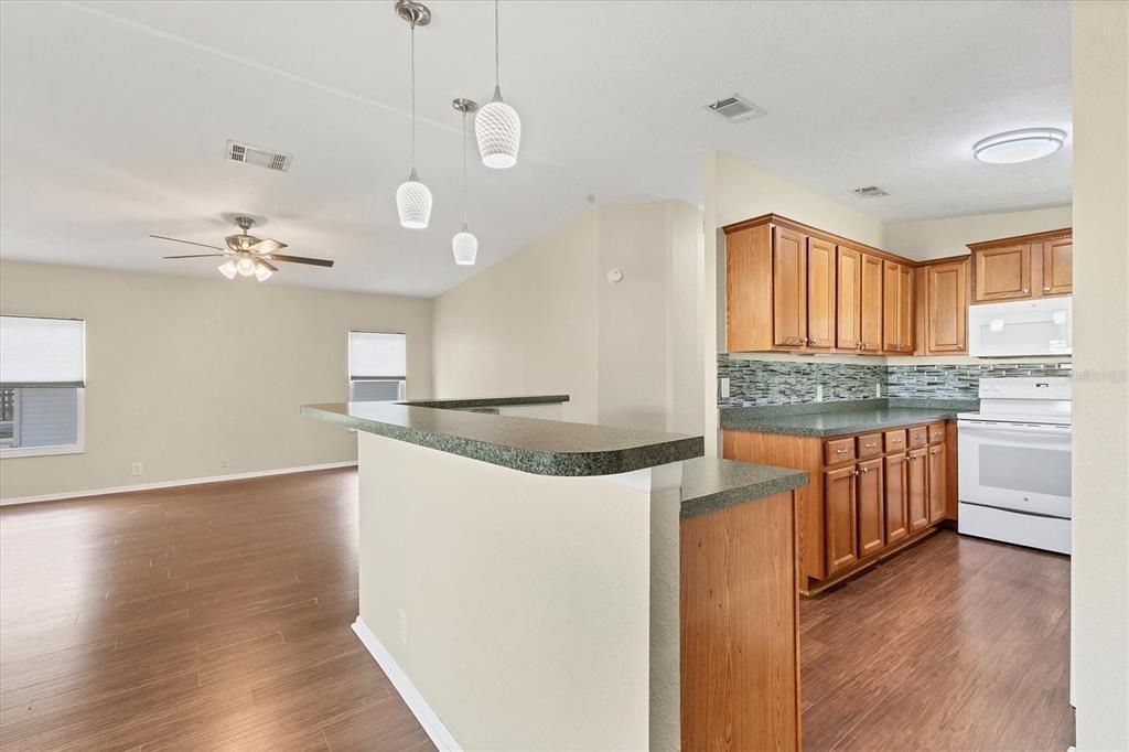 Activo con contrato: $165,900 (2 camas, 2 baños, 1000 Pies cuadrados)