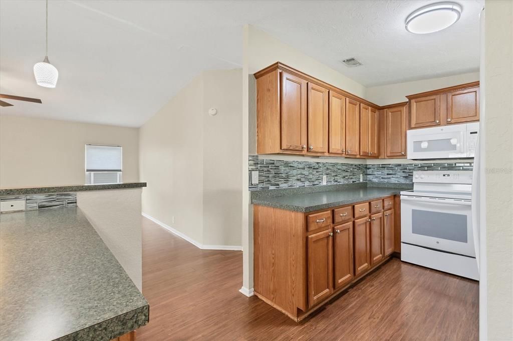 Activo con contrato: $165,900 (2 camas, 2 baños, 1000 Pies cuadrados)