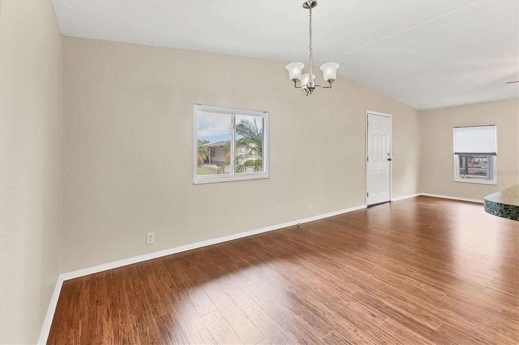 Activo con contrato: $165,900 (2 camas, 2 baños, 1000 Pies cuadrados)