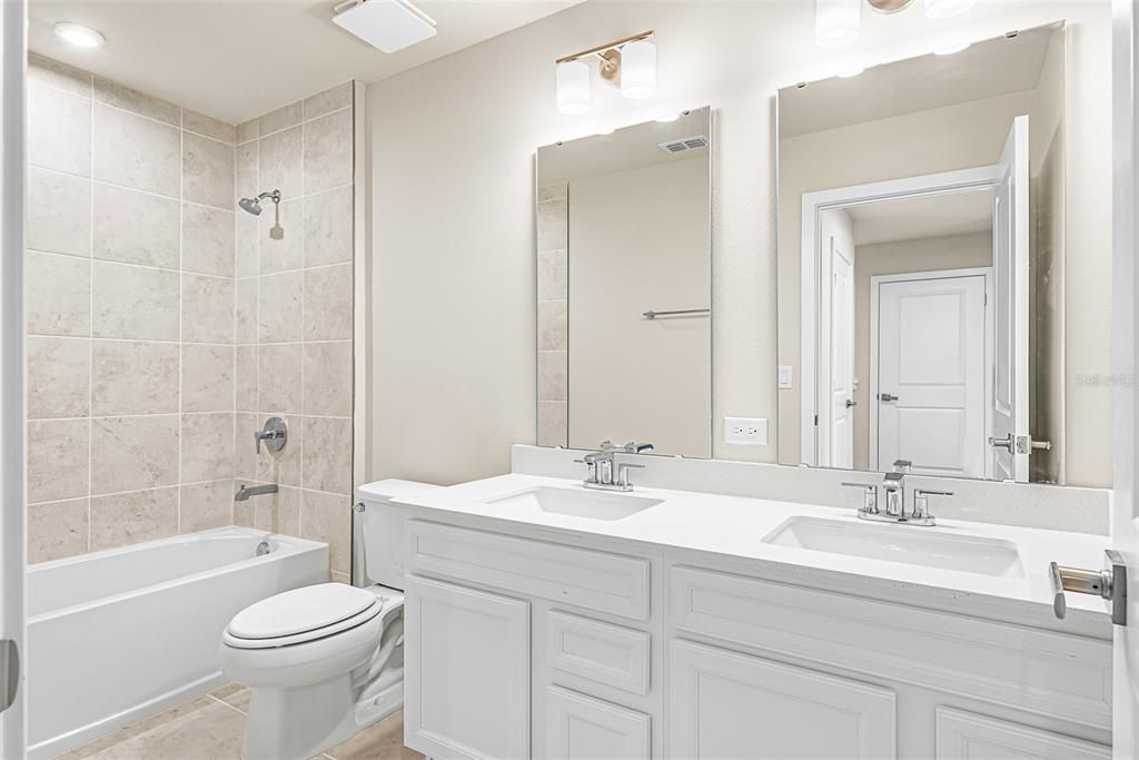 合同活跃: $299,990 (3 贝兹, 2 浴室, 1674 平方英尺)