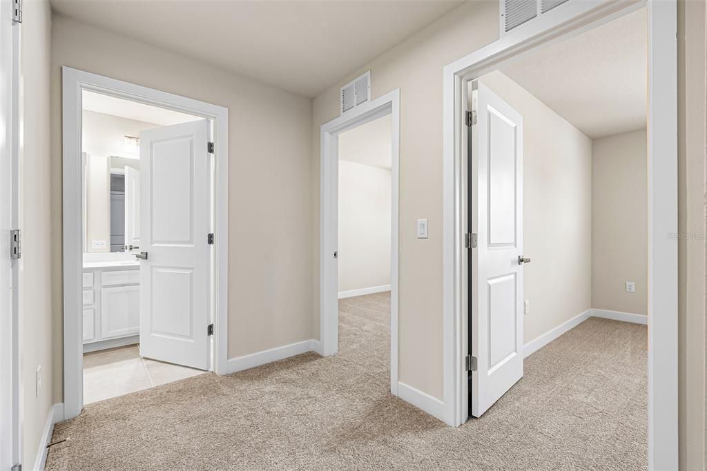 合同活跃: $299,990 (3 贝兹, 2 浴室, 1674 平方英尺)