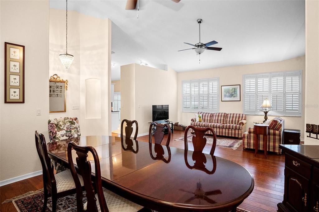 En Venta: $369,900 (2 camas, 2 baños, 1617 Pies cuadrados)