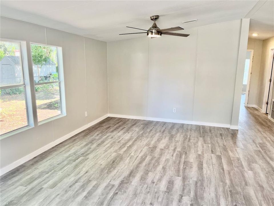 For Sale: $148,900 (2 beds, 2 baths, 1012 Square Feet)