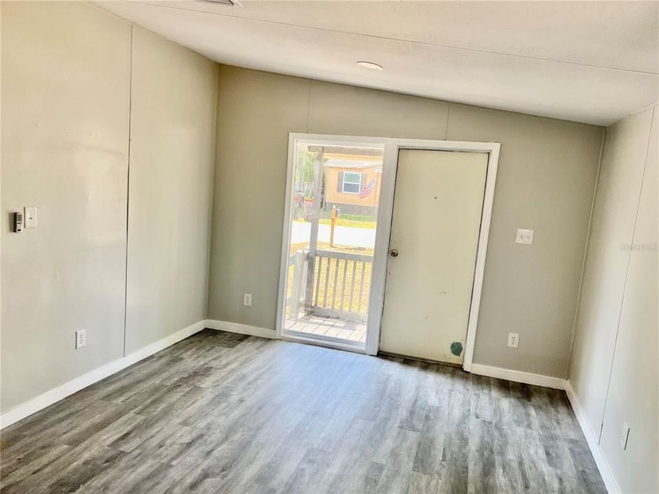 For Sale: $148,900 (2 beds, 2 baths, 1012 Square Feet)