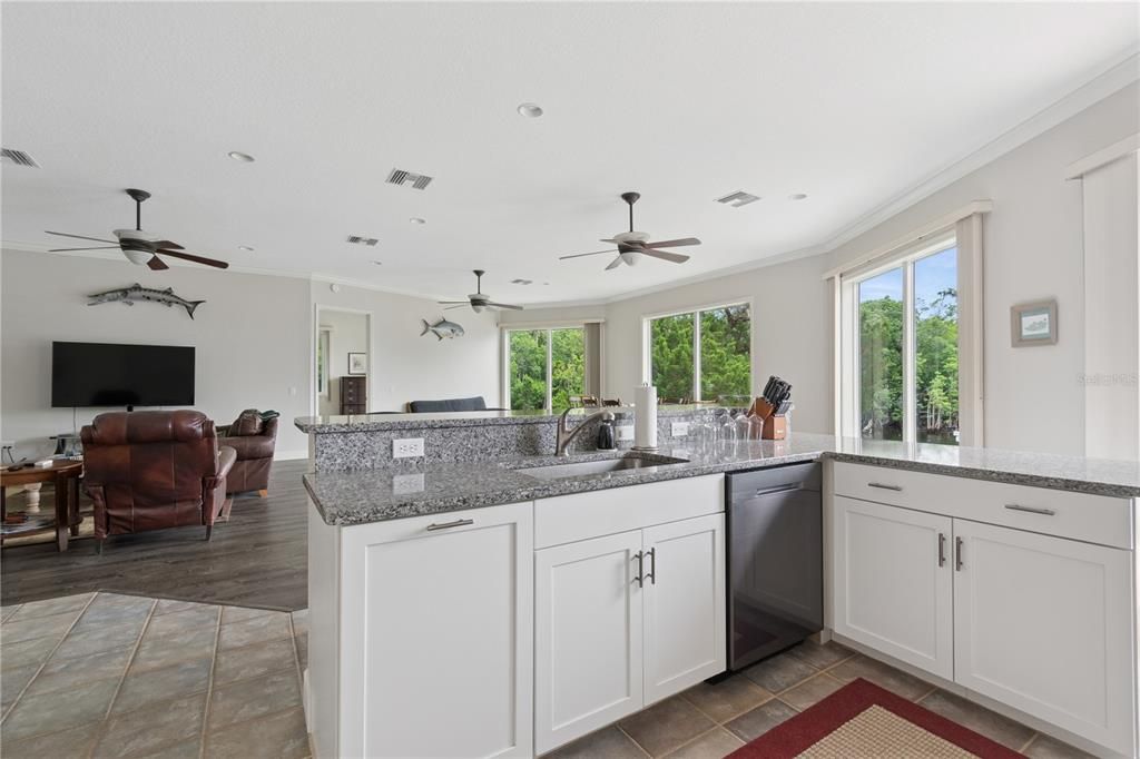 На продажу: $1,060,000 (3 спален, 2 ванн, 2117 Квадратных фут)