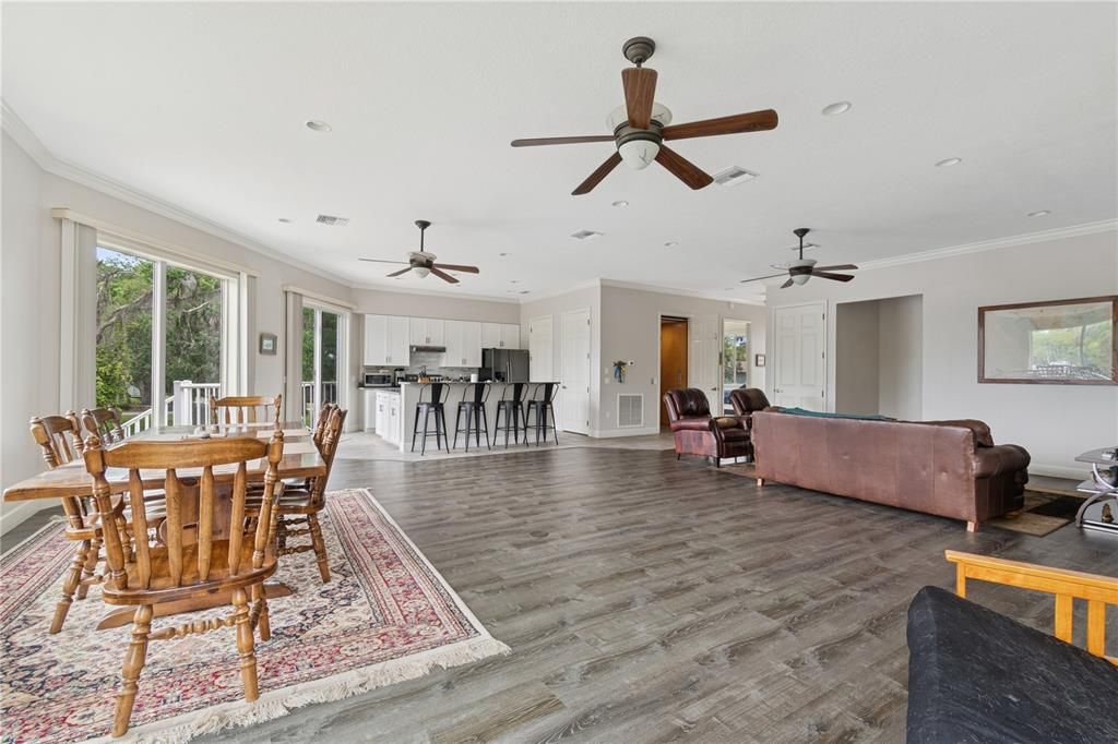 На продажу: $1,060,000 (3 спален, 2 ванн, 2117 Квадратных фут)