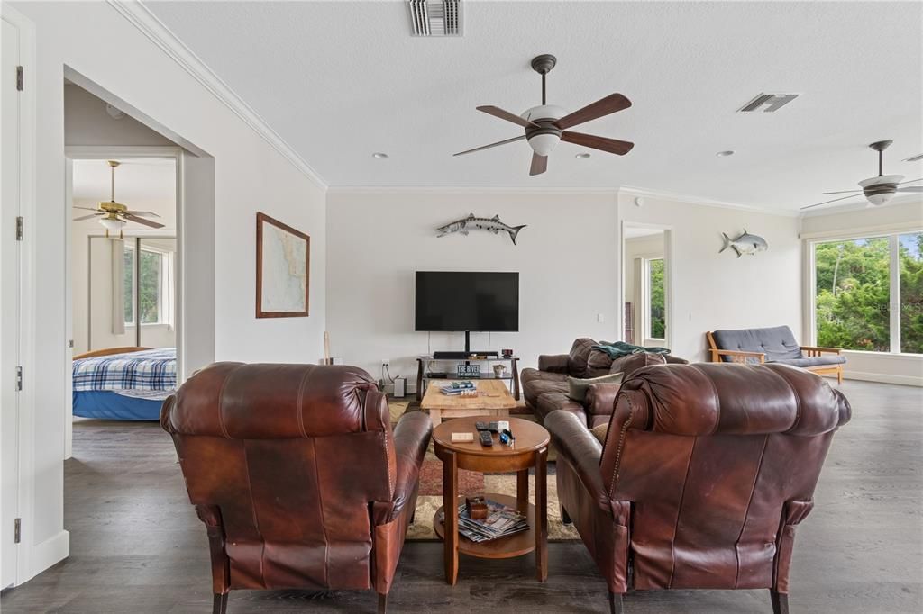 На продажу: $1,060,000 (3 спален, 2 ванн, 2117 Квадратных фут)