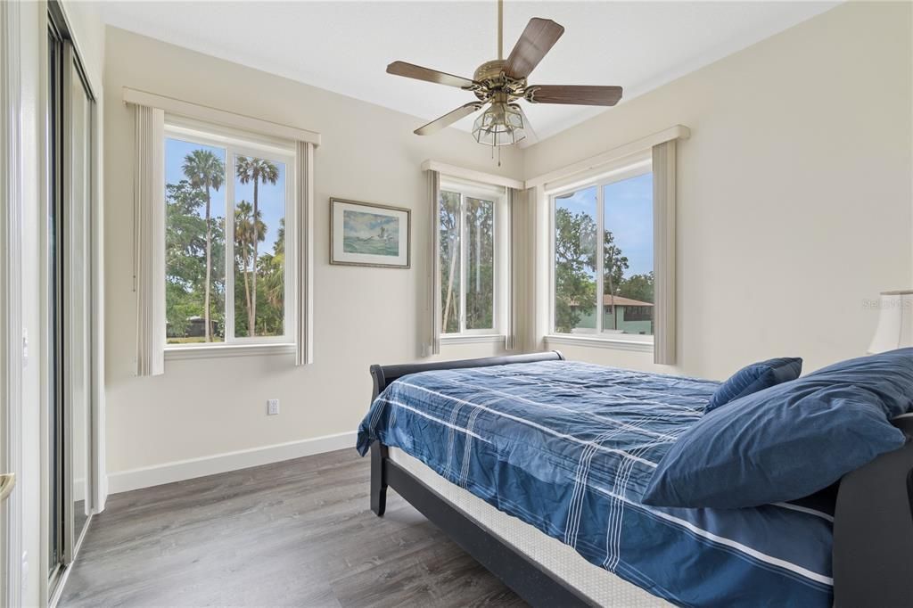 На продажу: $1,060,000 (3 спален, 2 ванн, 2117 Квадратных фут)