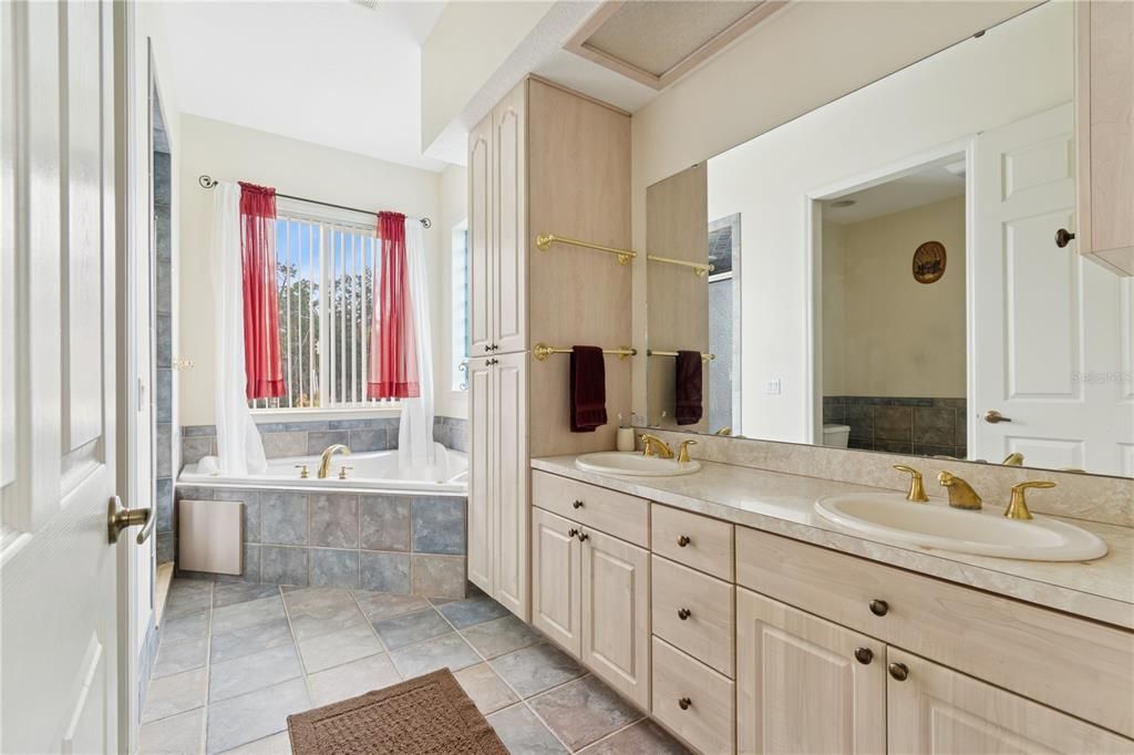 На продажу: $1,060,000 (3 спален, 2 ванн, 2117 Квадратных фут)