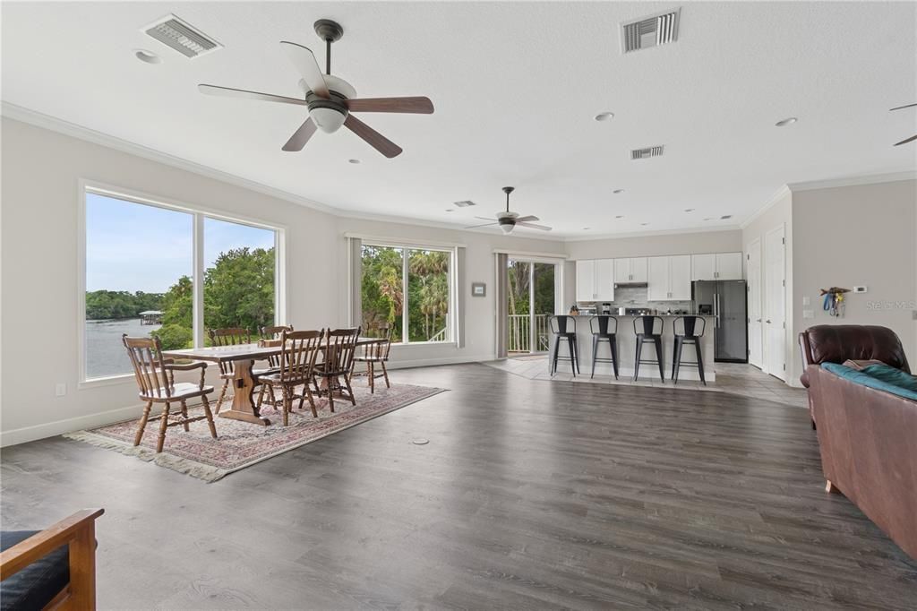 На продажу: $1,060,000 (3 спален, 2 ванн, 2117 Квадратных фут)