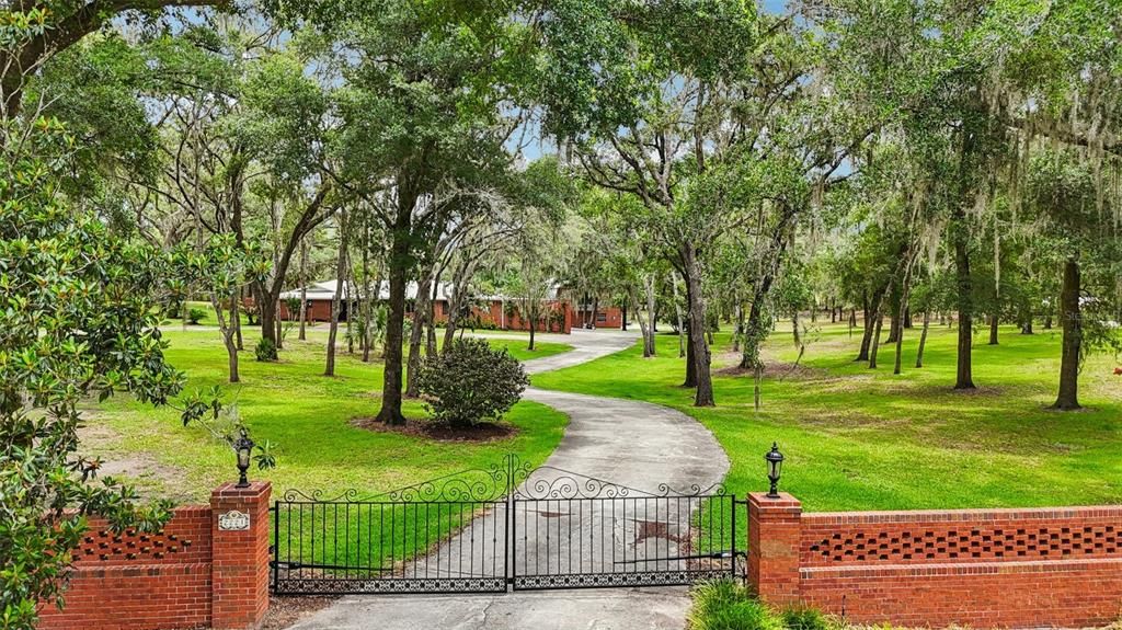 Recently Sold: $999,999 (6 beds, 5 baths, 5626 Square Feet)