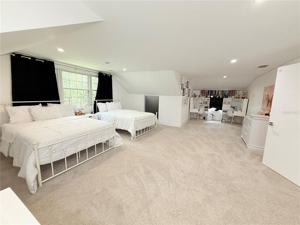 待售: $849,950 (5 贝兹, 4 浴室, 5200 平方英尺)