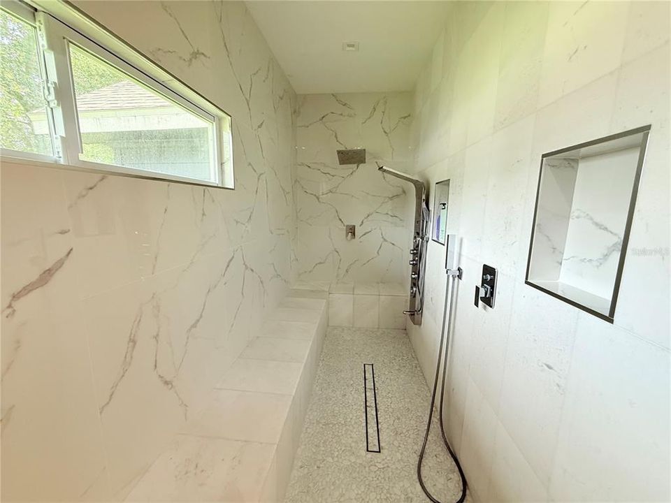 待售: $849,950 (5 贝兹, 4 浴室, 5200 平方英尺)