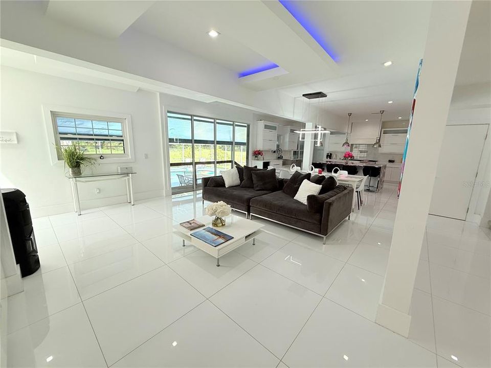 待售: $849,950 (5 贝兹, 4 浴室, 5200 平方英尺)