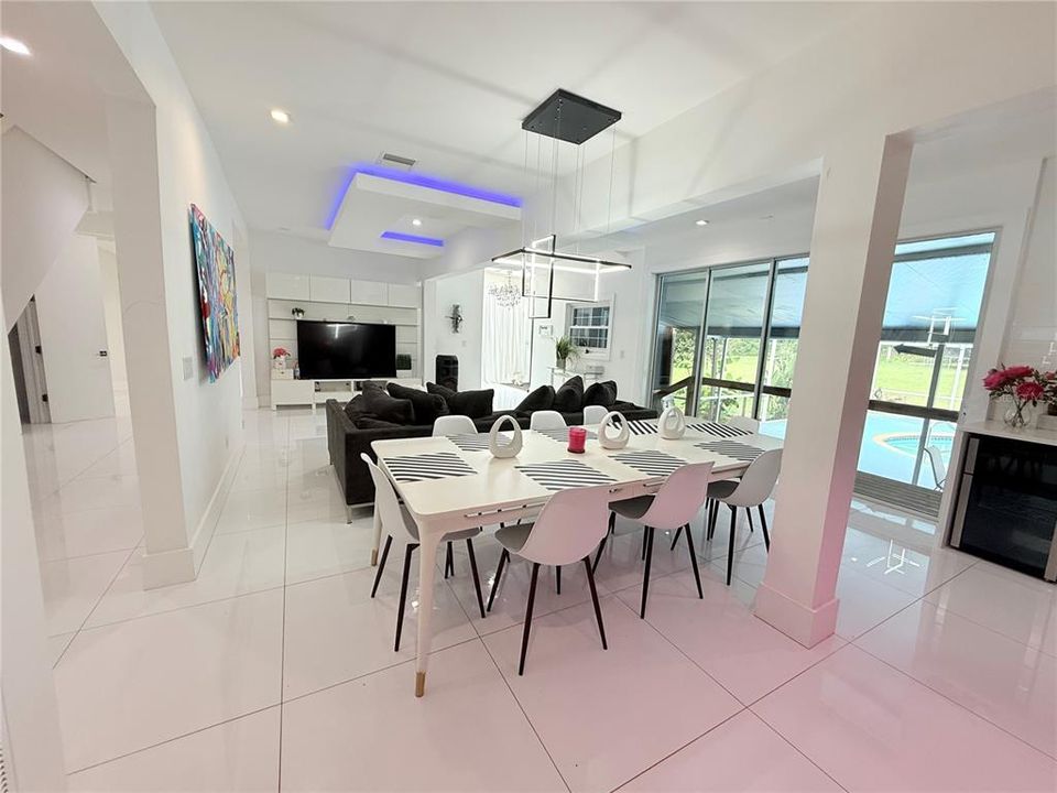 待售: $849,950 (5 贝兹, 4 浴室, 5200 平方英尺)