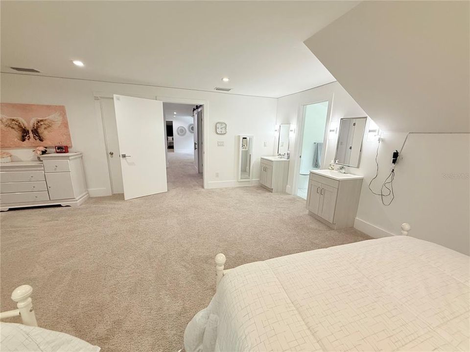 待售: $849,950 (5 贝兹, 4 浴室, 5200 平方英尺)