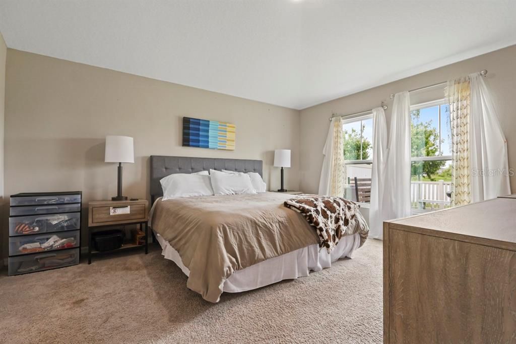 Под контрактом: $295,000 (4 спален, 2 ванн, 1848 Квадратных фут)