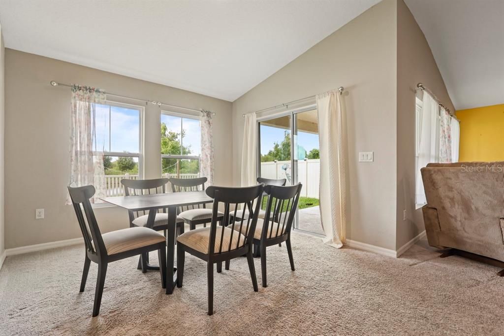 Под контрактом: $295,000 (4 спален, 2 ванн, 1848 Квадратных фут)