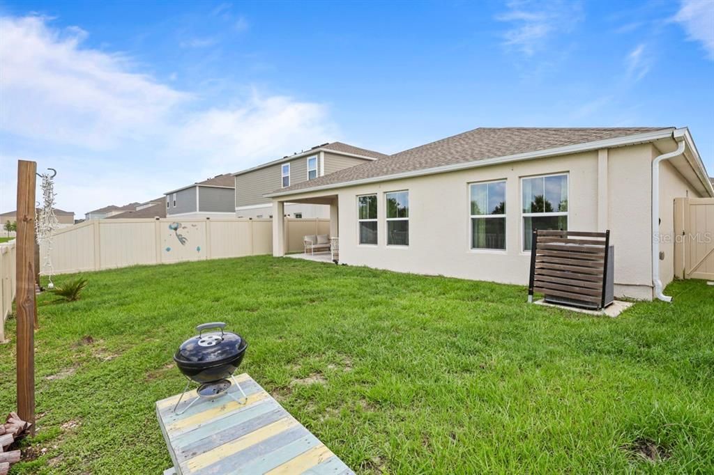 Под контрактом: $295,000 (4 спален, 2 ванн, 1848 Квадратных фут)