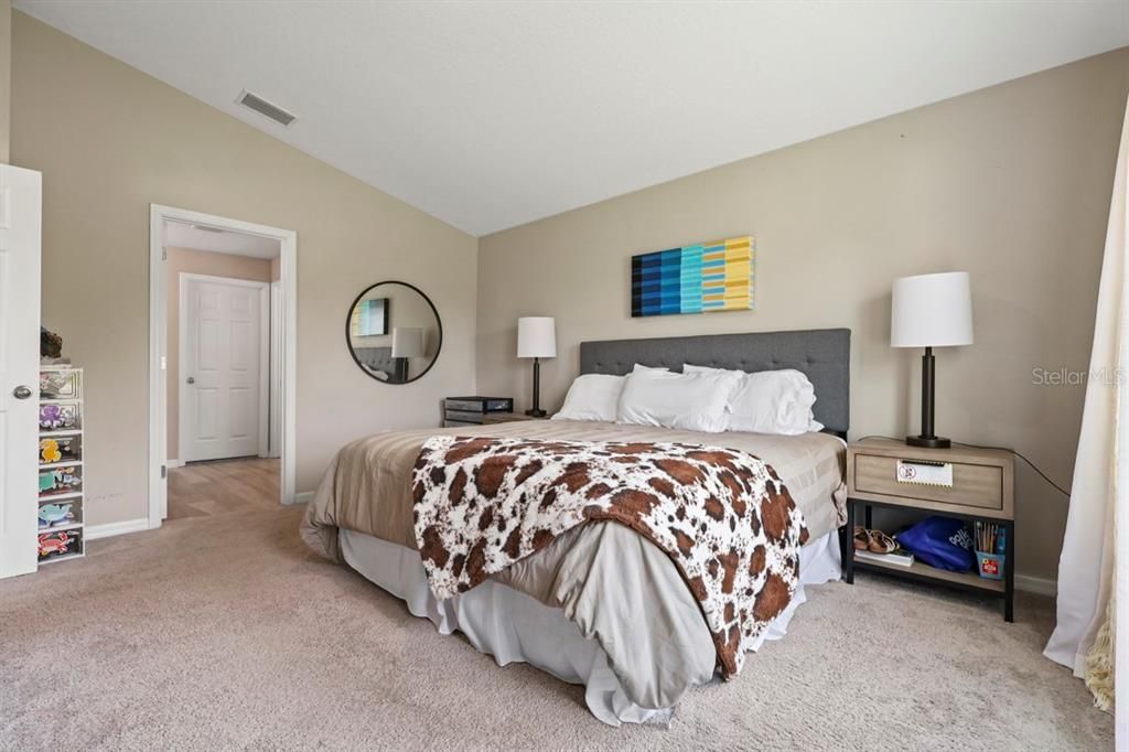 Под контрактом: $295,000 (4 спален, 2 ванн, 1848 Квадратных фут)