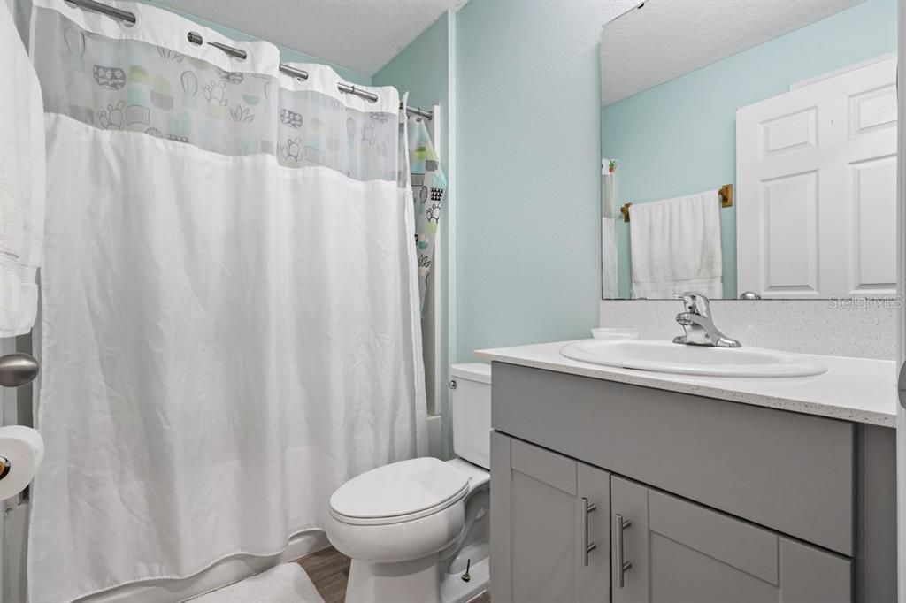 Под контрактом: $295,000 (4 спален, 2 ванн, 1848 Квадратных фут)