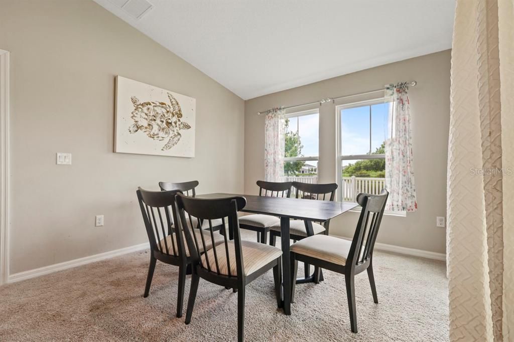 Под контрактом: $295,000 (4 спален, 2 ванн, 1848 Квадратных фут)