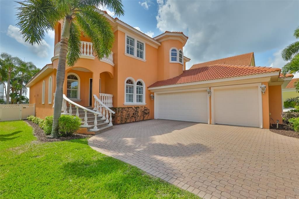 合同活跃: $1,200,000 (4 贝兹, 3 浴室, 3339 平方英尺)